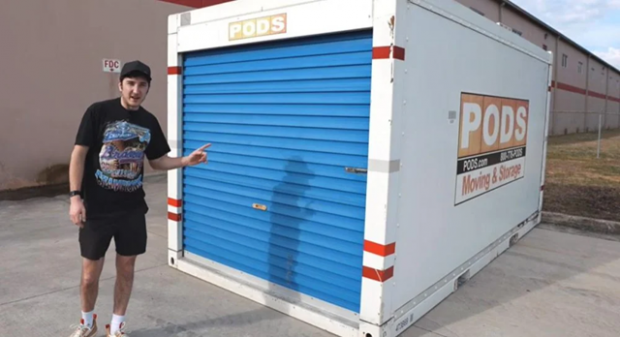 Що цінного знайшов ютубер у контейнері мультимільйонера, купивши старий мотлох