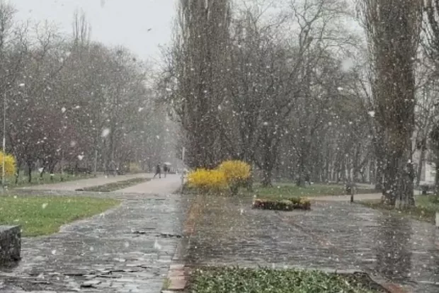 Похолодання вже прийшло: У Києві, Чернігові та Харкові випав сніг (відео)