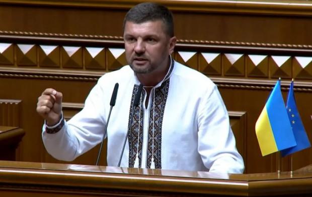 Подарунок від гундяївців до Великодня? Нардеп Гузь затримав злочинця, котрий прийшов палити його авто, і назвав причетних (відео)