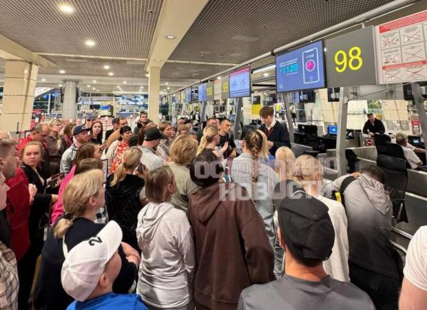 Відрижка "вєлічія": Тисячі росіян з п’ятниці не можуть вилетіти з Сочі - скандалять, плачуть, втрачають свідомість та сплять на підлозі
