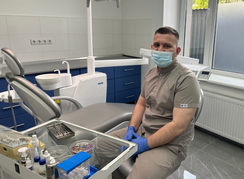 У Вилківській громаді лікар-стоматолог скористався мікрогрантом на оновлення обладнання для лікування пацієнтів