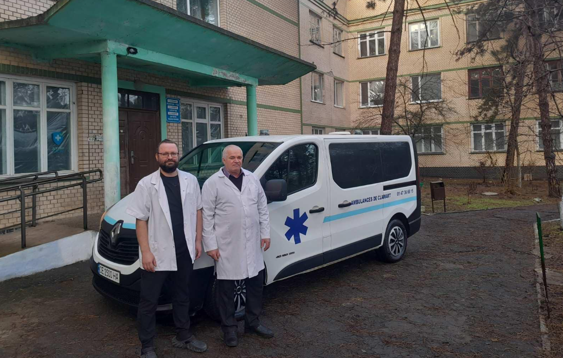 Старокозацька районна лікарня отримала автомобіль швидкої допомоги