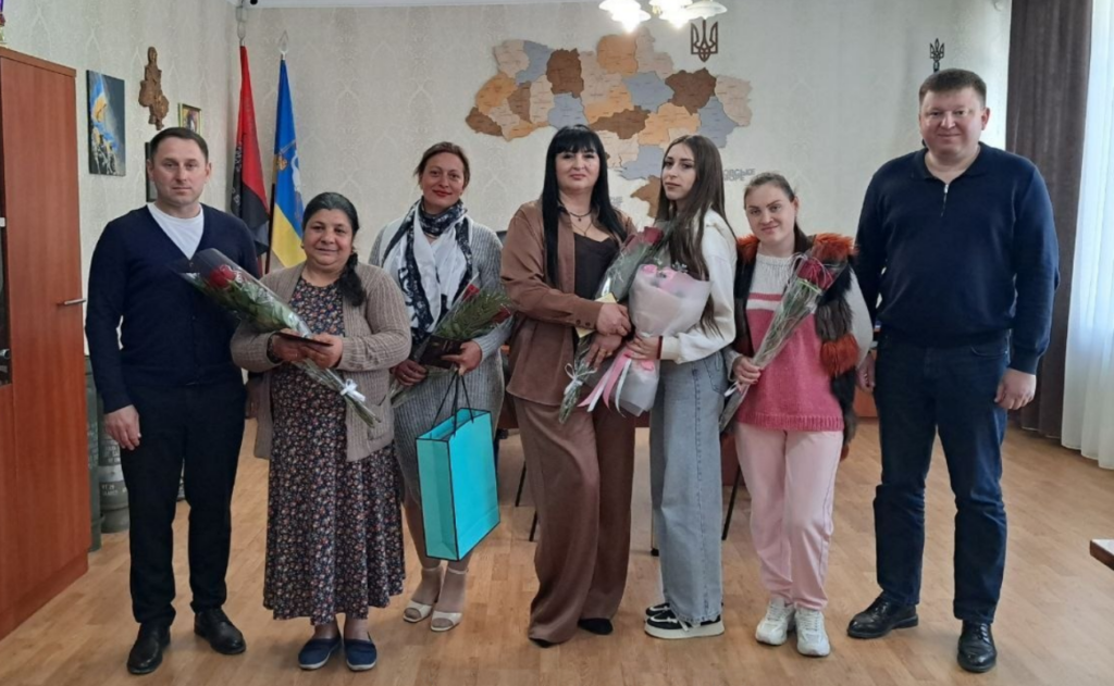 У Болградському районі багатодітним матерям вручили державні нагороди “Мати-героїня”