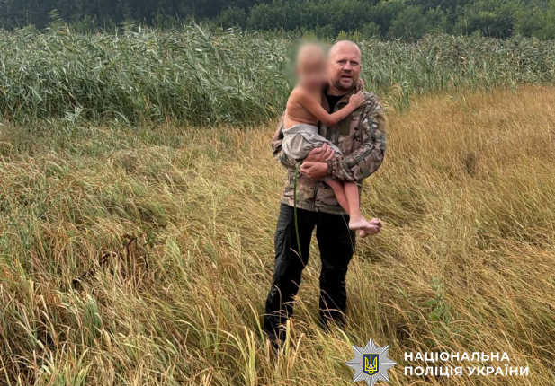 Провів усю ніч в очереті: на Одещині поліцейські розшукали зниклого 6-річного хлопчика