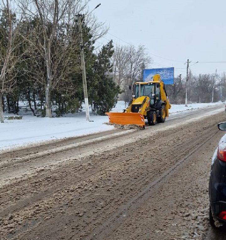 Сніг на дорогах Арцизької громади чистить спецтехніка з ЄС