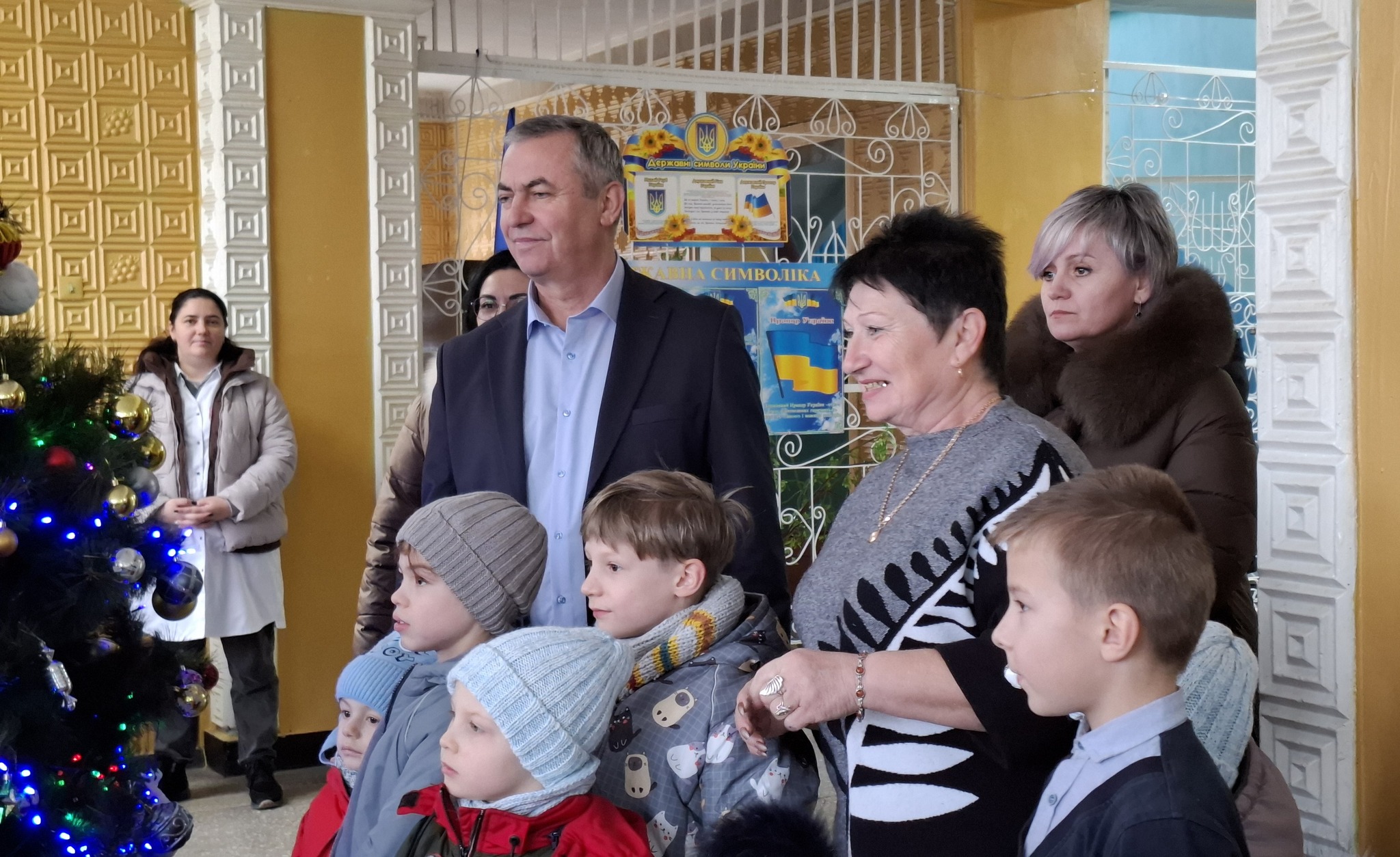 Тепло різдвяної турботи: Окнянська громада привітала дітей-сиріт та малечу з патронатних родин