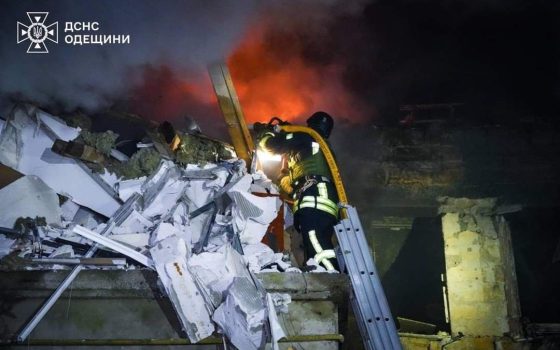 Рашисти вночі вдарили по Одесі шахедами: є постраждалі, у тому числі маленькі діти (фото, відео)