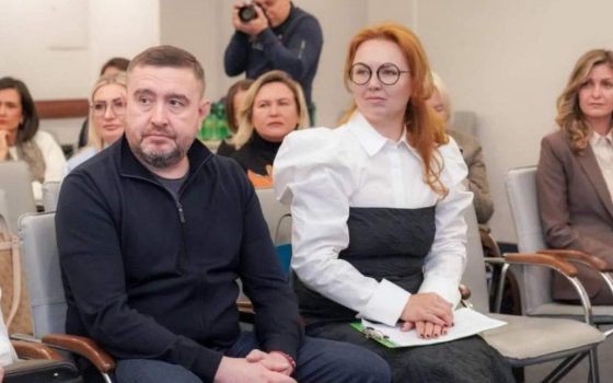 Приховали елітні авто та апартаменти: НАБУ завершило розслідування справи голови облради та нардепки (відео)