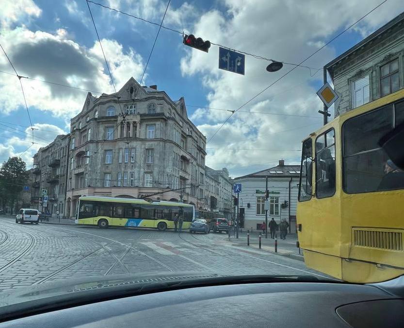 У Львові зупинився рух трамваїв