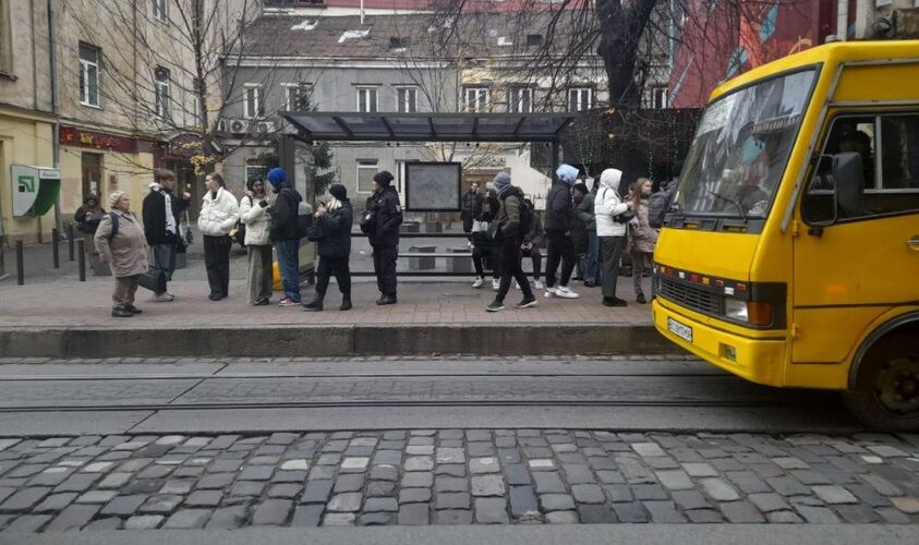 Садовий під час війни перебудовуватиме зупинки