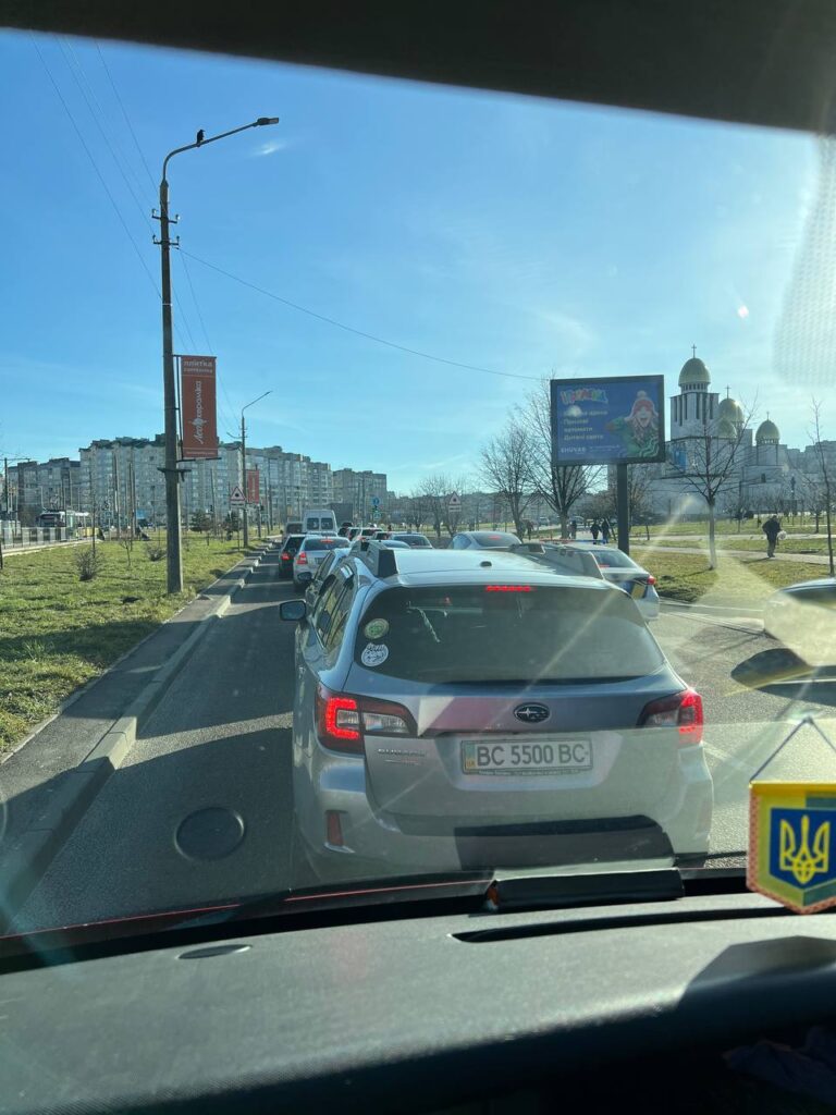 У Львові на Сихові не розминулись автомобілі