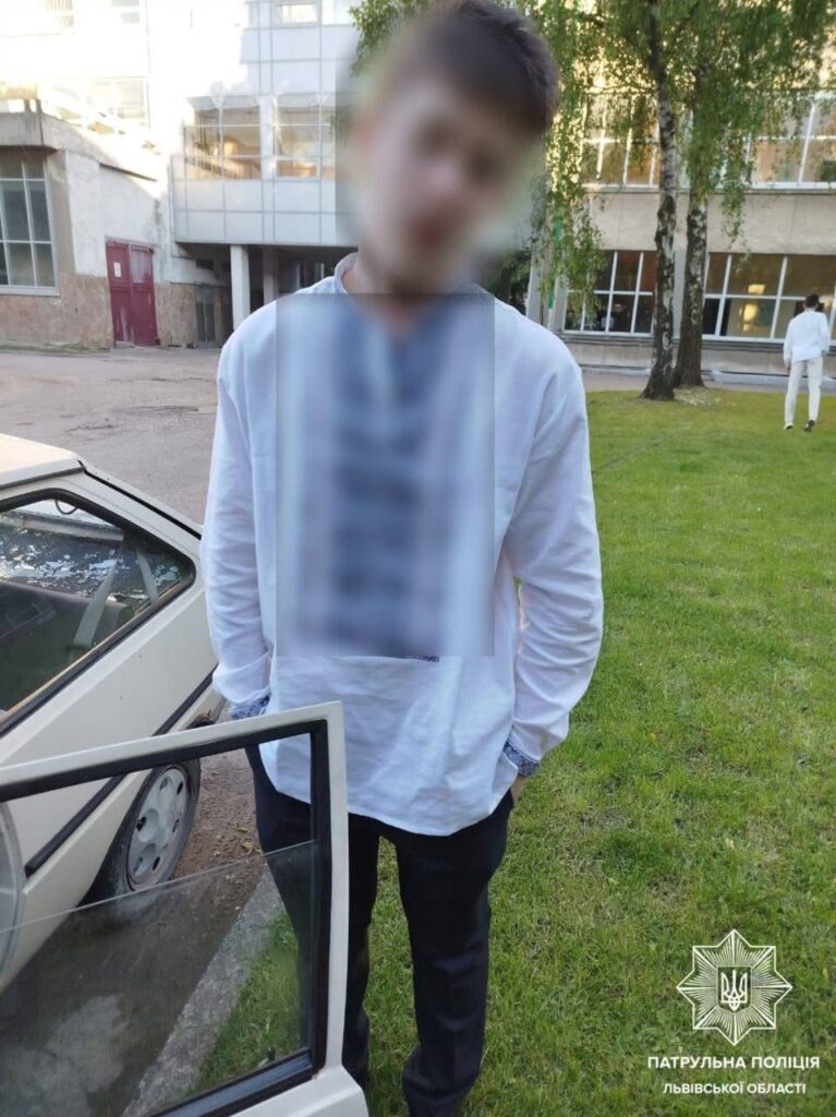У Львові пʼяний неповнолітній катався на автомобілі