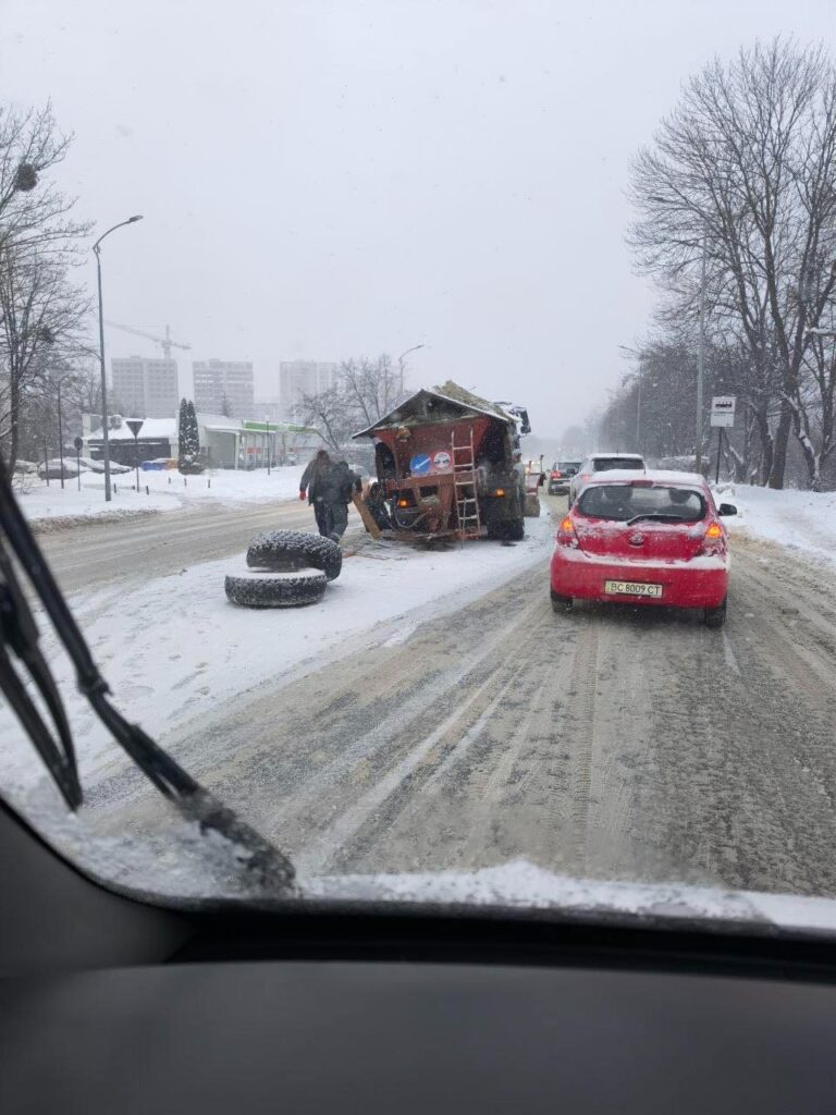 Москаленко каже, що муніципали Садового прибирають сніг