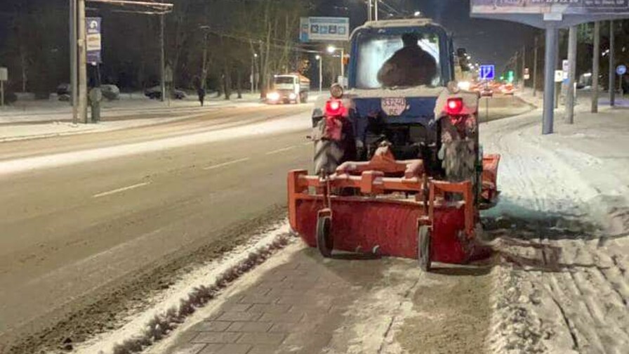 У другому Львові комунальники вивозили сніг