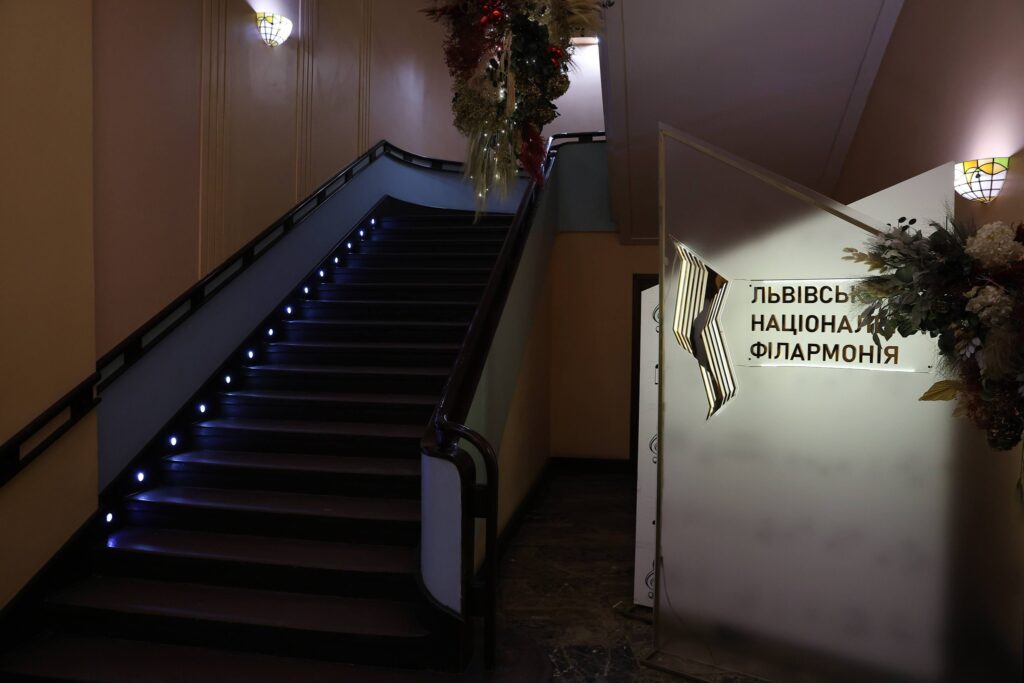 У Львівській філармонії встановили підйомник (ФОТО)