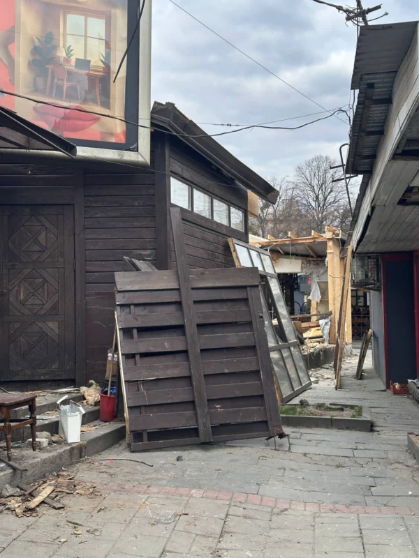 Львів прощається із епохою у центрі міста (ФОТО)