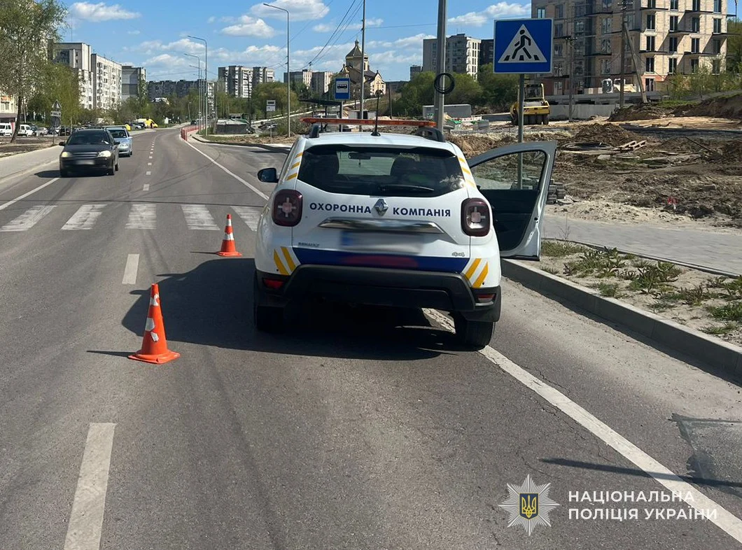 У Львові Renault травмував велосипедистку