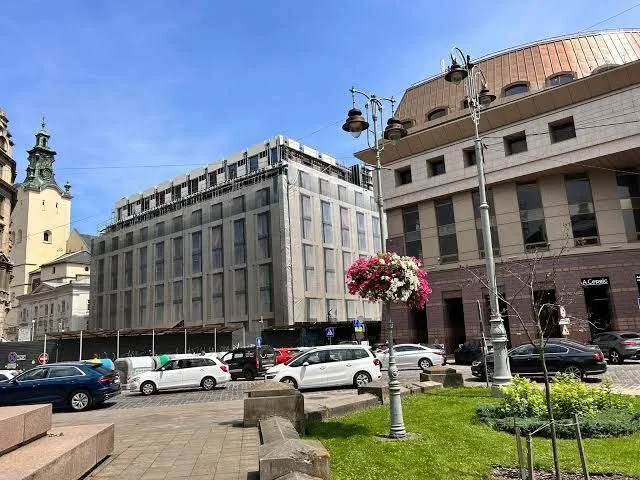У центрі Львова частину площі віддали у приватні руки