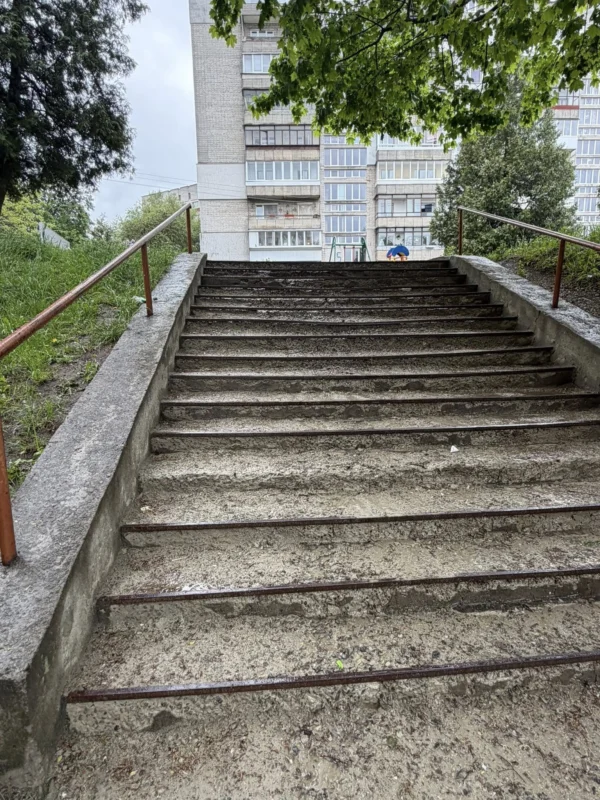 У Львові просять відремонтувати аварійні сходи (ФОТО)