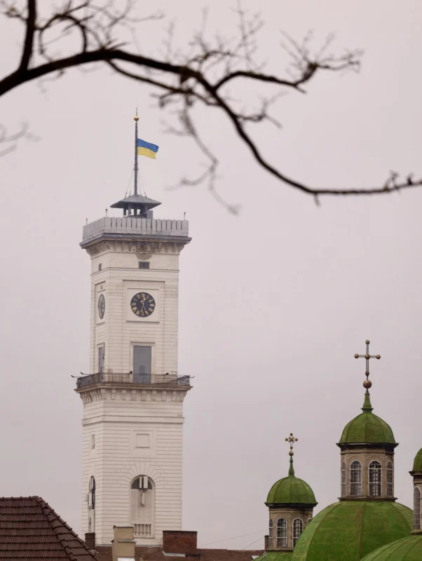 У Львові на Ратуші приспустили державний прапор