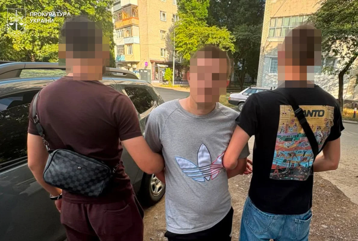 Грабіж серед дня біля школи у Львові: у жінки зламана рука, а нападника затримали