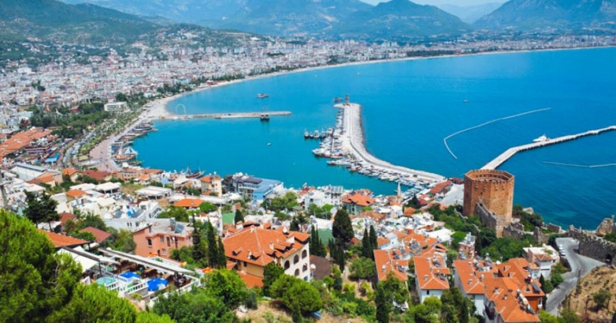 Алания – крупный город на средиземноморском побережье, в который выгодно инвестировать