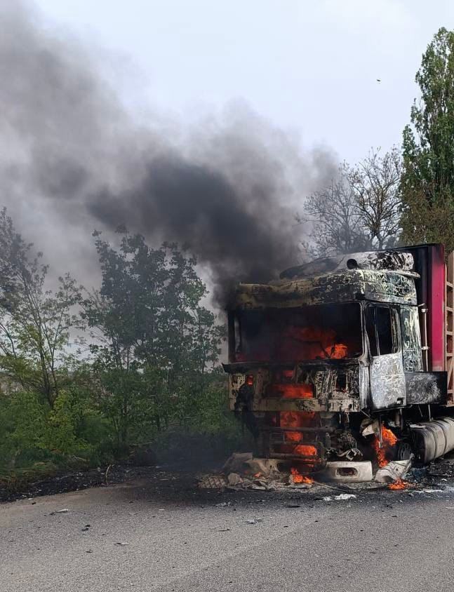 Рашисти атакували з дрона вантажівку на Херсонщині, є постраждалий