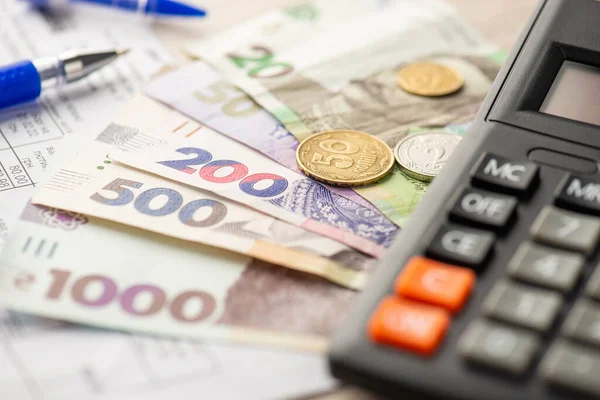 Хто заробляє найбільше на Львівщині: зарплати по галузях