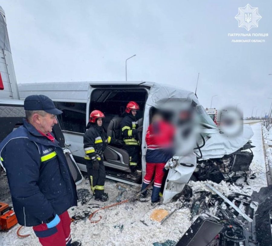 На трасі Львів – Краковець сталася ДТП: є травмовані, рух ускладнено