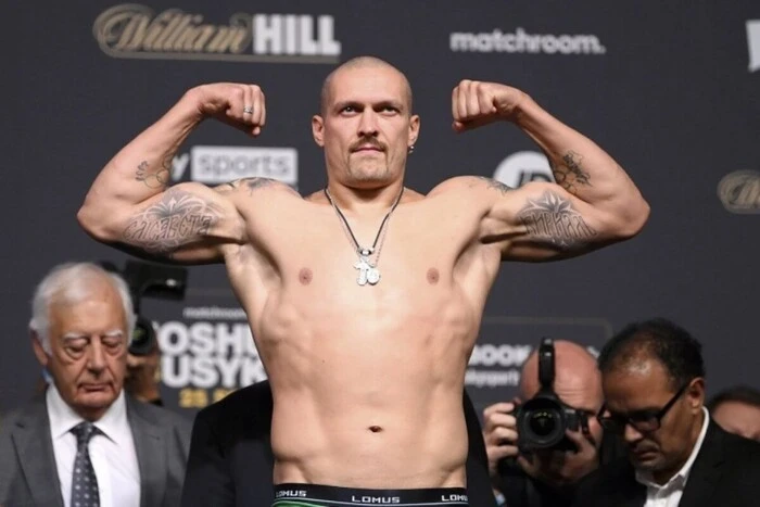 Усик проведе титульний захист проти кікбоксера