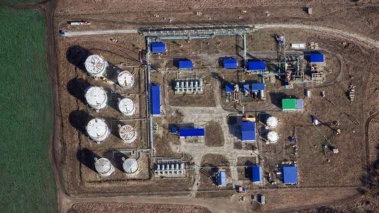 У Краснодарському краї після атаки дронів горить НПЗ