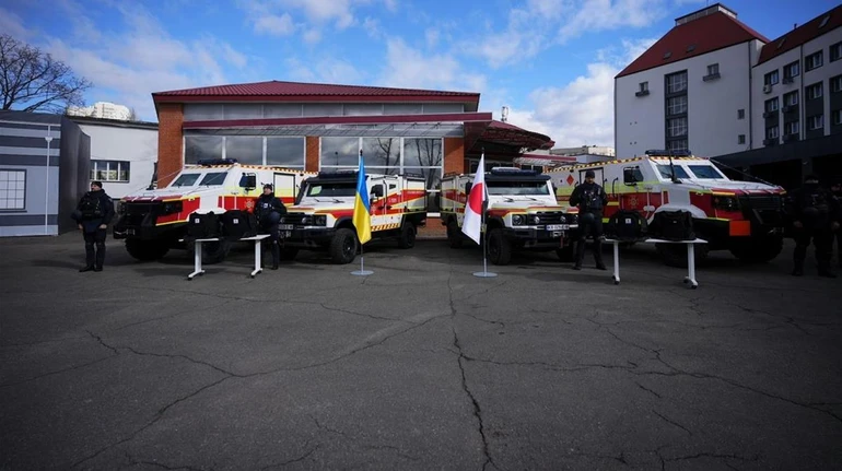 Японія передала Україні техніку для гуманітарного розмінування