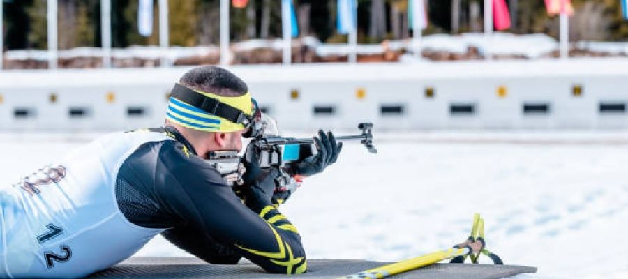 Без лиж, але з вислугою років: росіян та білорусів знову викинули з міжнародного біатлону