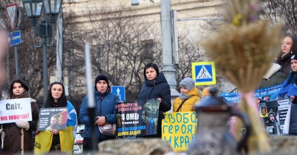 Рідні військових 24-ї та 63-ї бригад провели у Львові акцію-нагадування про полонених