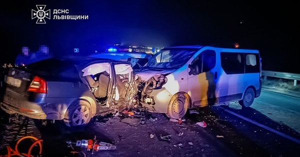 На Львівщині зіткнулися чотири автомобілі, є загиблий та травмовані