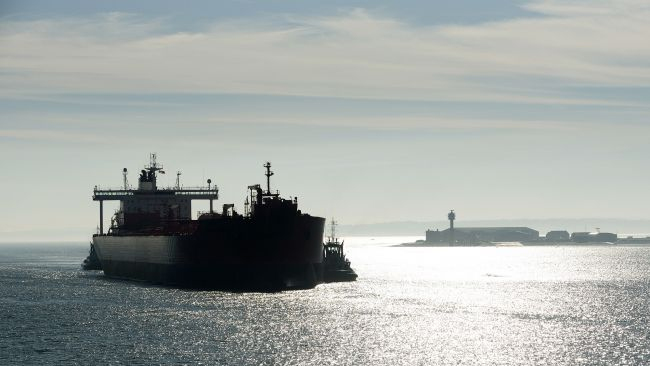 Греція за допомогою військових кораблів бореться з нафтовими танкерами РФ, - Bloomberg