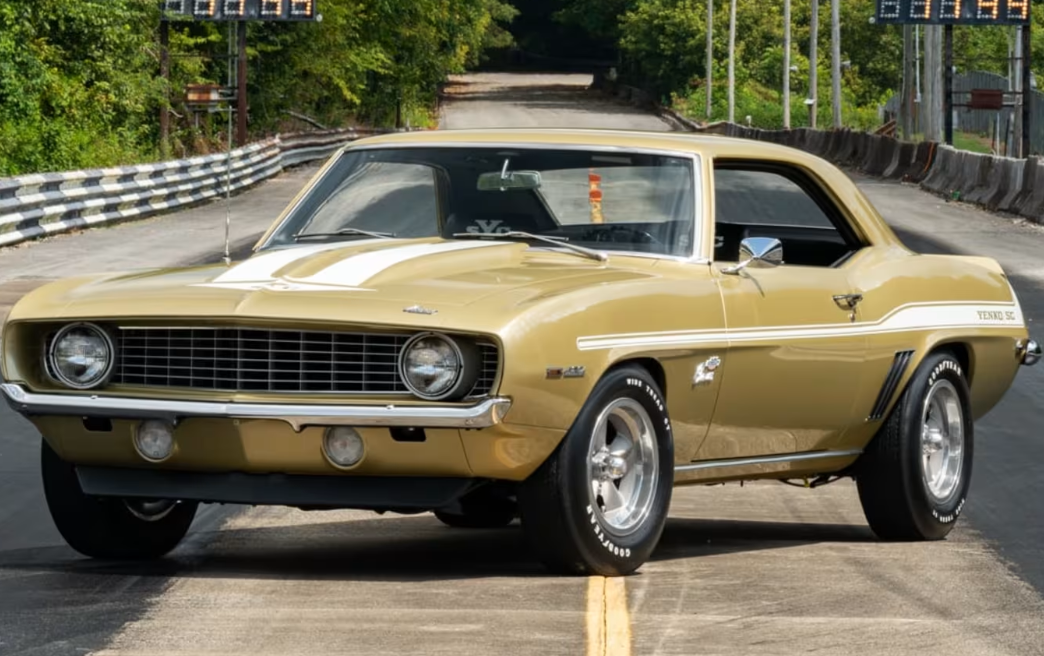 У США продали найдорожчий Chevrolet Camaro усіх часів: за 57-рчне авто віддали $1,8 млн (фото)