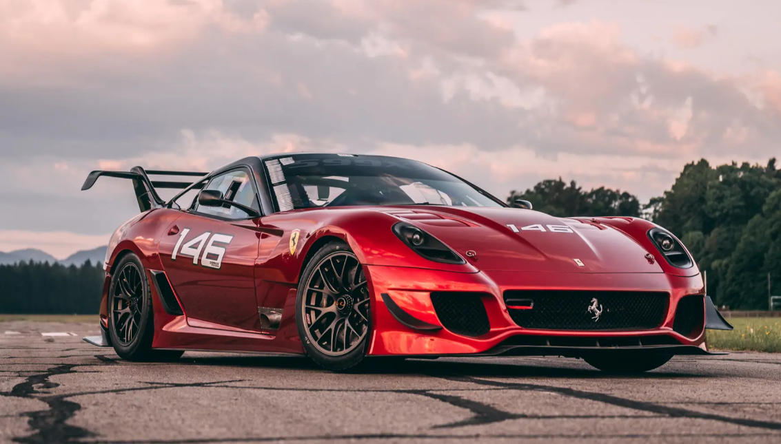 Один з 45: гоночний Ferrari 599XX Evo виставили на аукціон за 2,5 млн євро