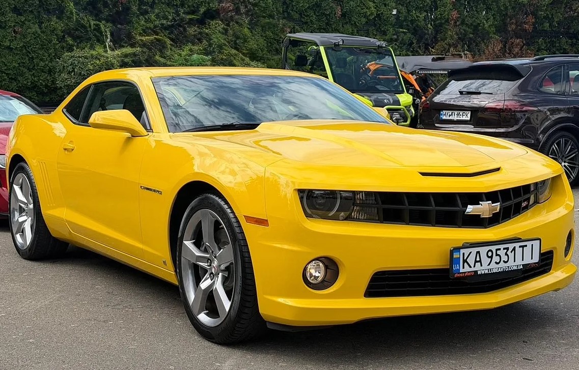 Капсула часу: Chevrolet Camaro SS 2009 року без пробігу продають за шалений цінник (фото)