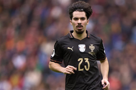 Вітінья, Педрі та Беллінгем — у голосуванні за звання найкращого півзахисника світу в 2025 році