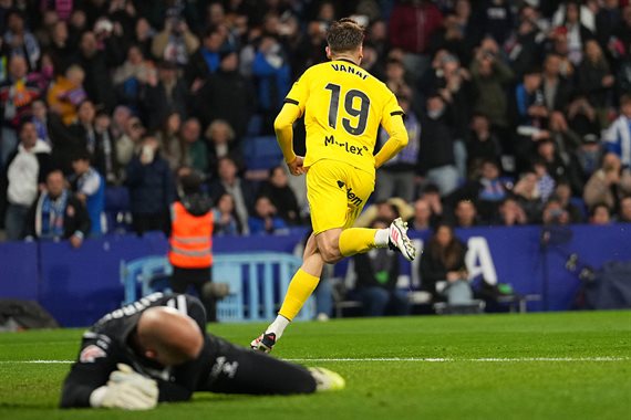 Дубль з пенальті Ваната приніс Жироні перемогу над Еспаньйолом у каталонському дербі