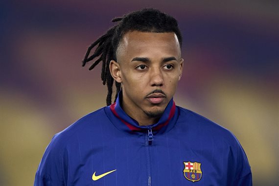 Барселона готова розглянути пропозиції щодо Кунде попри новий контракт