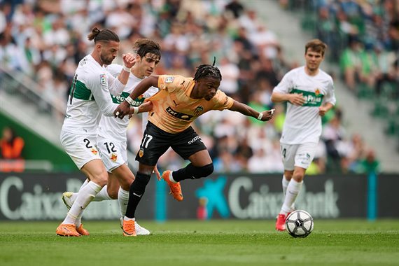 Ельче вистраждав перемогу над Валенсією та залишив зону вильоту