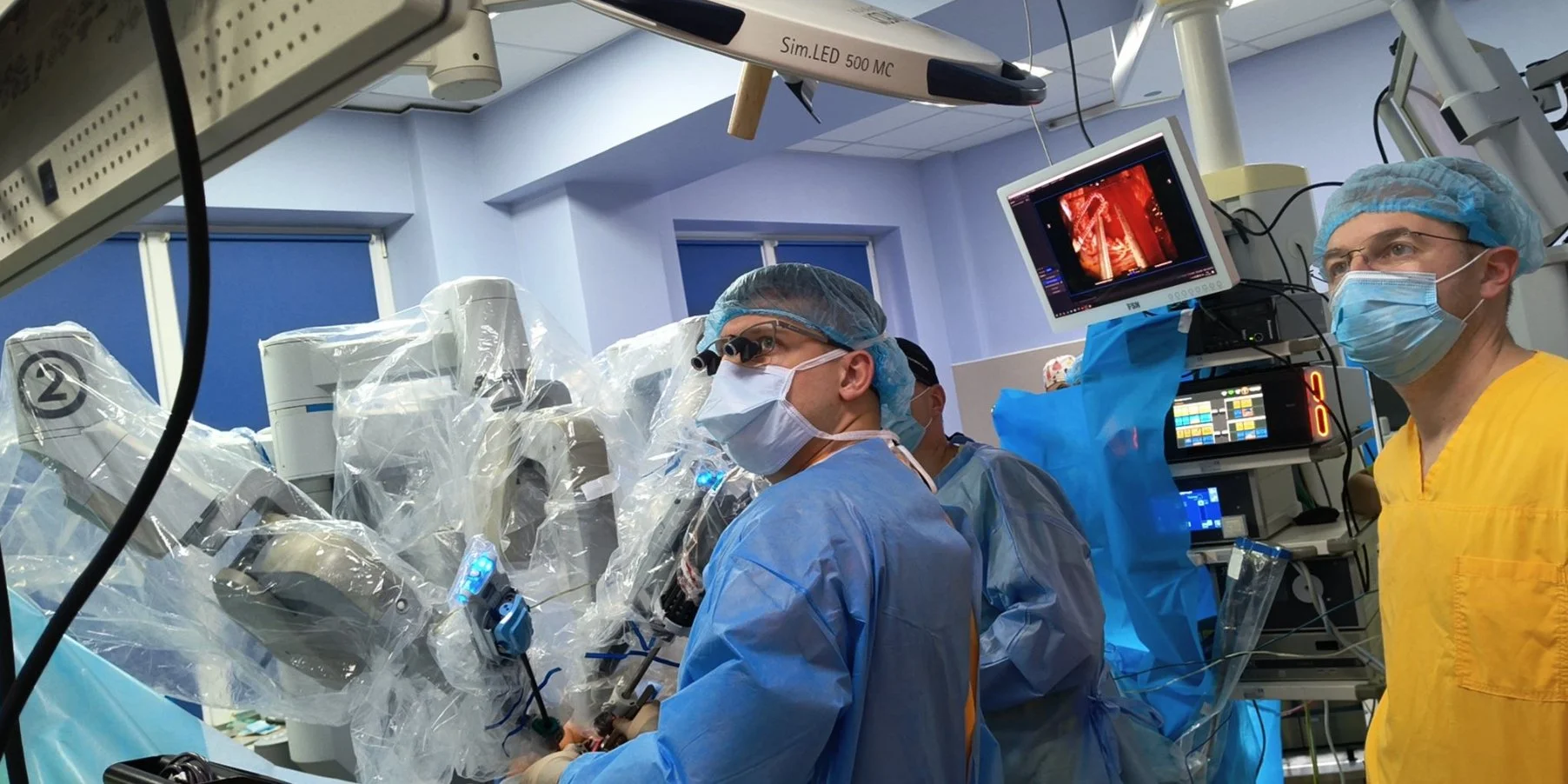 Встречается у 0,05% людей. Во Львове врачи впервые удалили редкую опухоль сердца с помощью робота Da Vinci