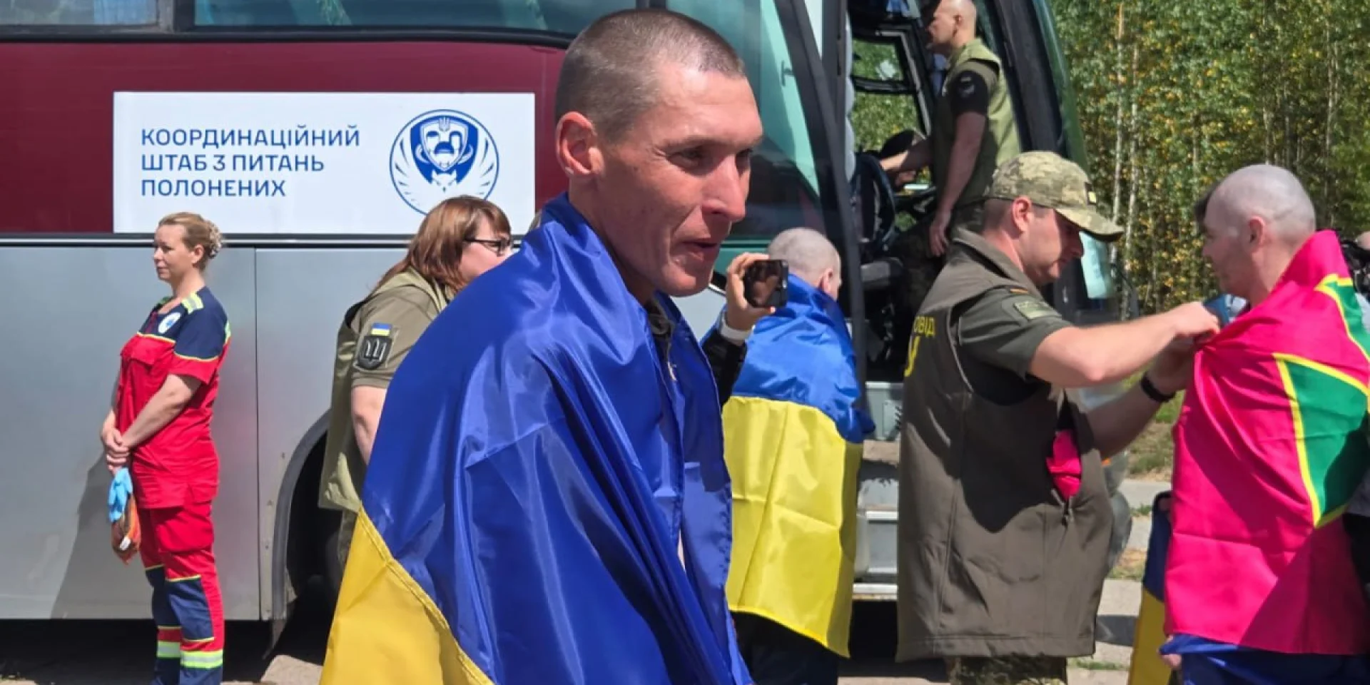«Как во сне. Даже не верится, что я дома». Дмитрий Лубинец опубликовал первое видео с украинскими защитниками, освобожденными из плена