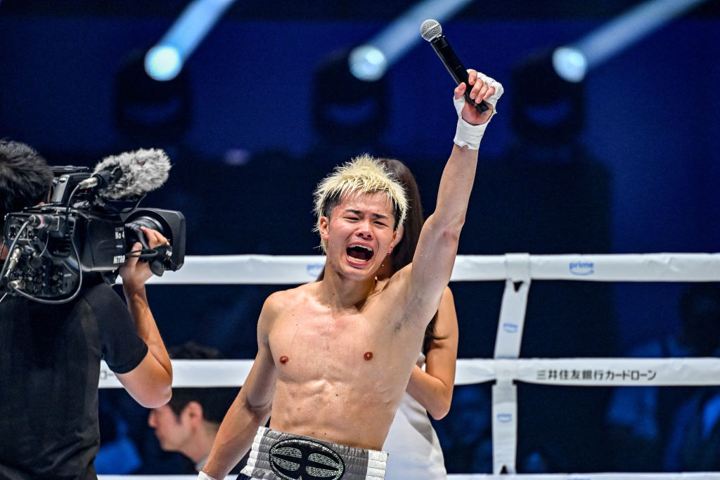 Насукава переміг Естраду технічним нокаутом у бою-елімінаторі по лінії WBC