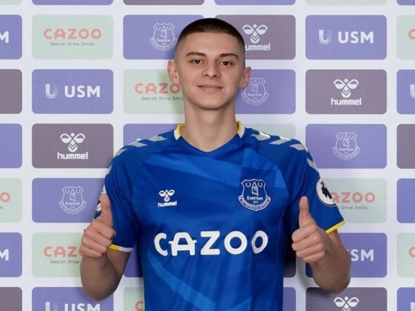 Лідер топового чемпіонату несподівано вирішив підписати Миколенка