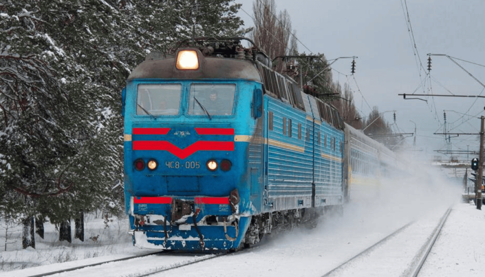 Через запізнення регіонального поїзда на Сумщині затримуються приміські рейси