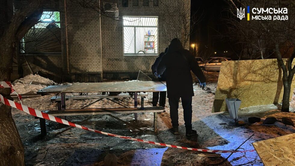 На місці нічного влучання в Сумах приймають заявки на допомогу