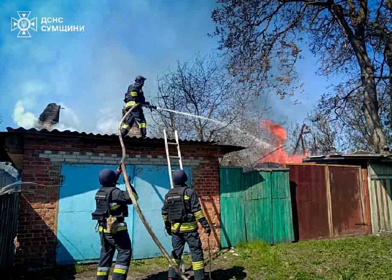 На Сумщині окупанти атакували житловий сектор та зерносклад